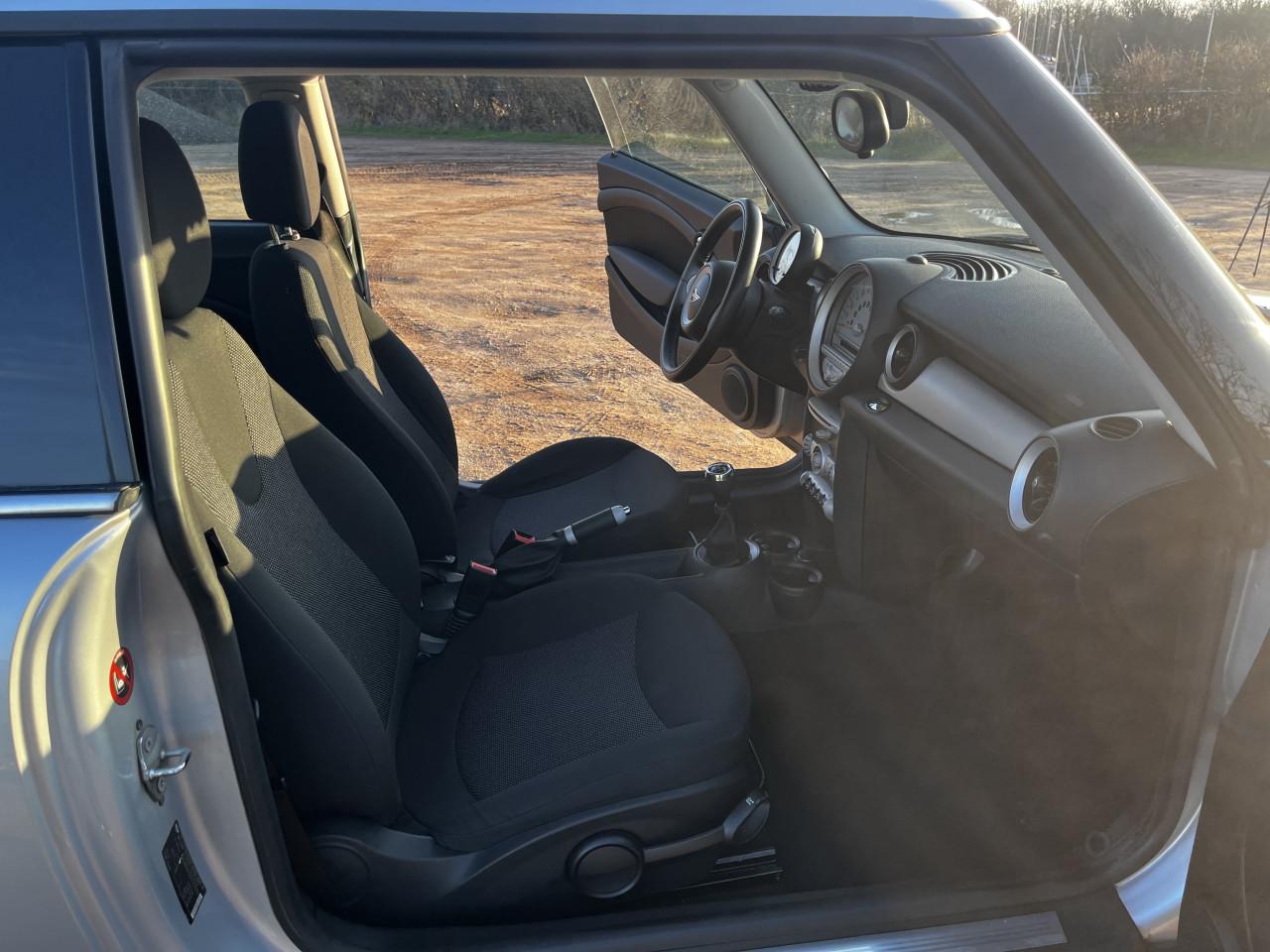 Mini Cooper | Lage Km Stand | Volledig onderhouden | Nieuwe APK |