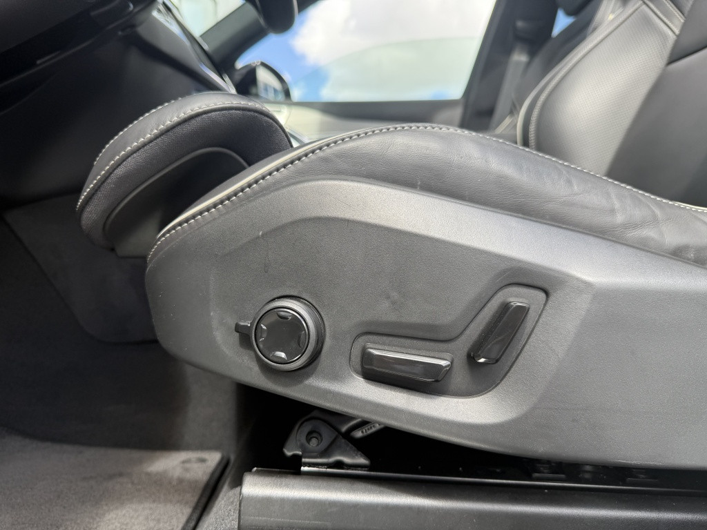 Volvo XC90 t8 455pk recharge ultra dark| full options ! luchtvering b&w sou