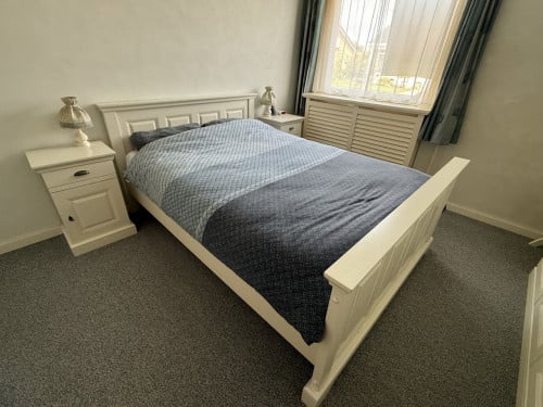 Te koop aangeboden: slaapkamer in landelijke stijl