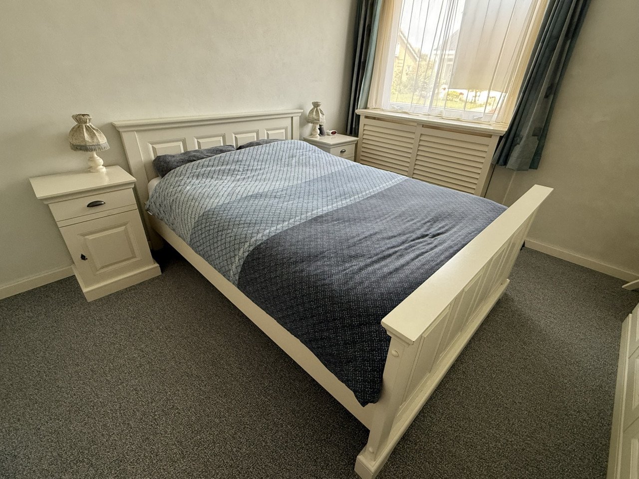Te koop aangeboden: slaapkamer in landelijke stijl