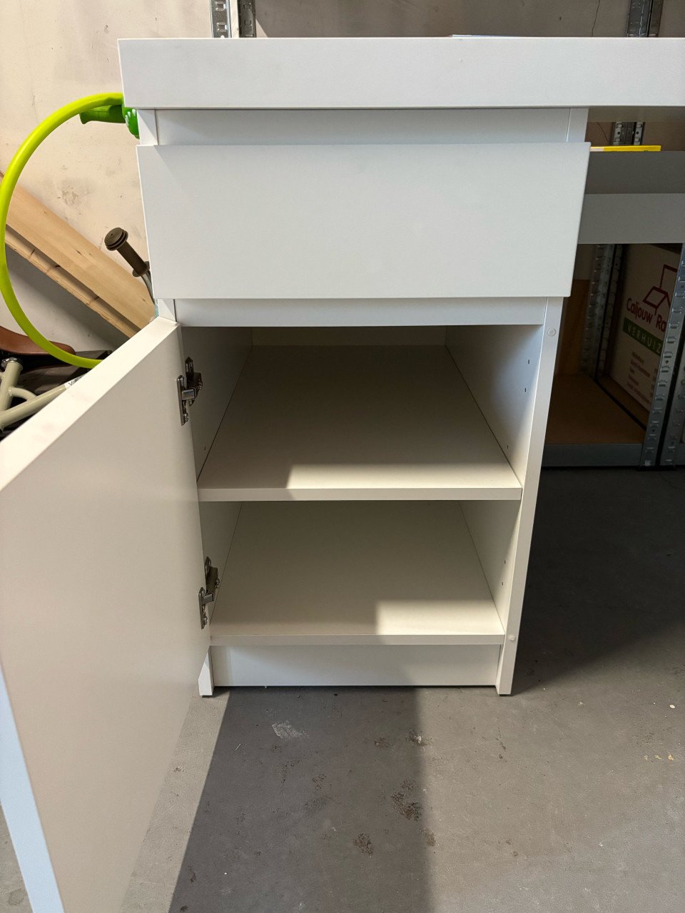 Bureau wit IKEA Malm