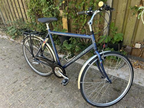 Herenfiets Giant Tourer Lite sportfiets. Geheel nagezien en OK. (En Mooi)