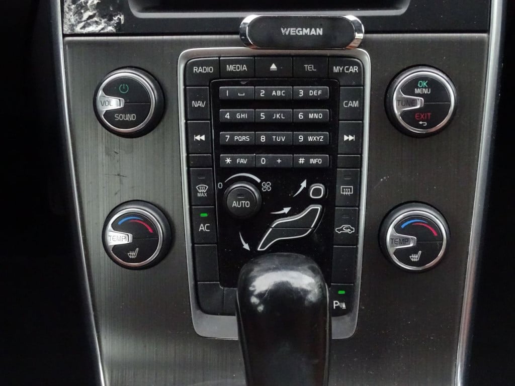 Volvo V60 2.0t momentum automaat | 200 pk | trekhaak