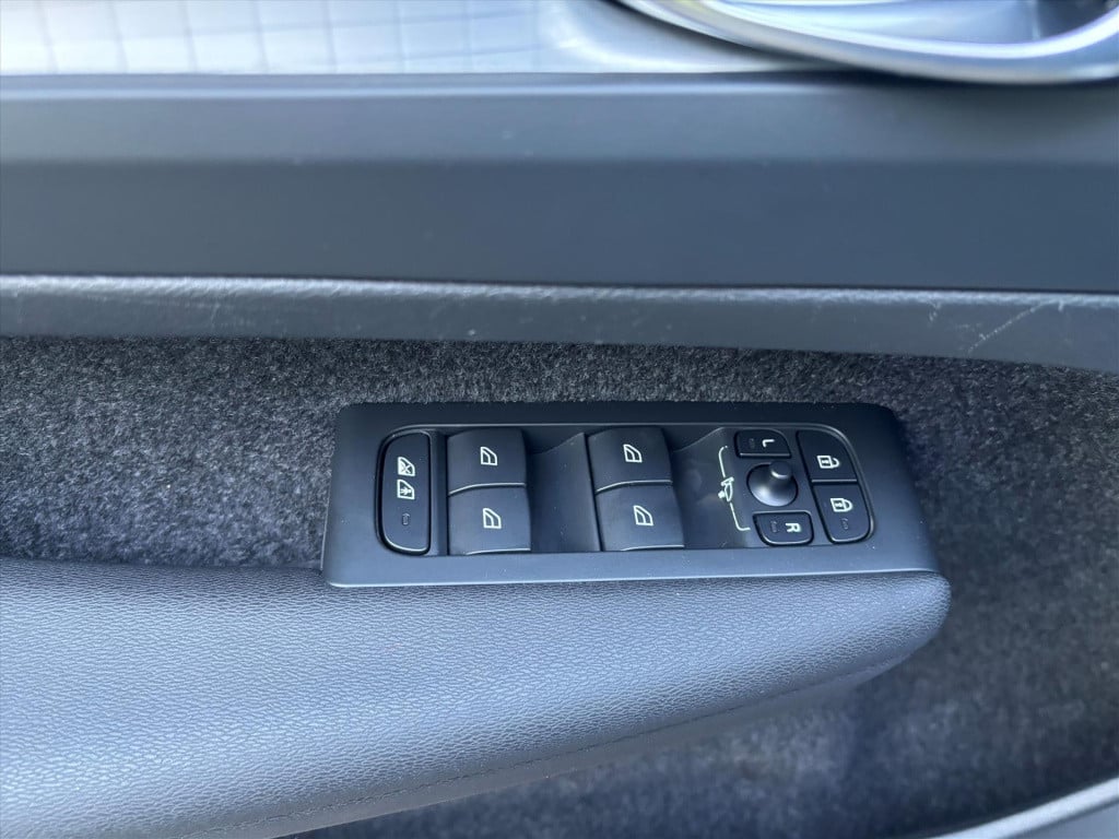 Volvo XC40 t4 plug-in hybrid 211pk aut core bright 20lm velgen| carplay|rij