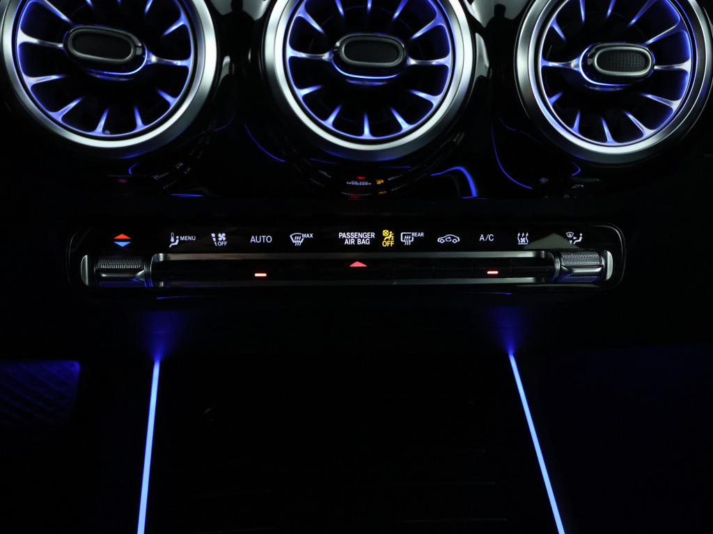 Mercedes-Benz Gla-klasse 250 e face lift plug-in hybride | dodehoek assist 