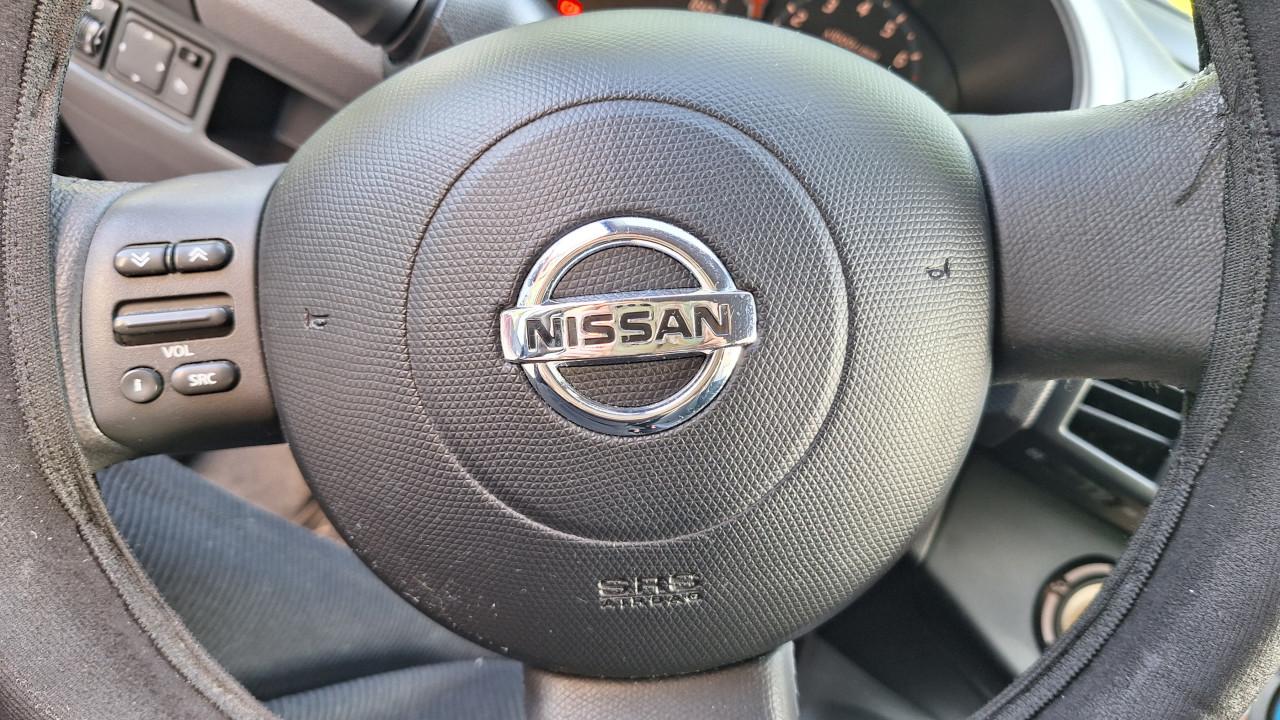 Nissan Micra blauw