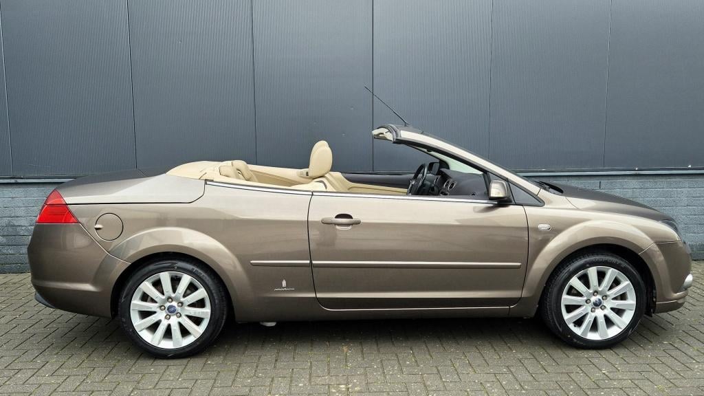 Ford Focus coupé-cabriolet | airco | sto 2.0-16v titanium