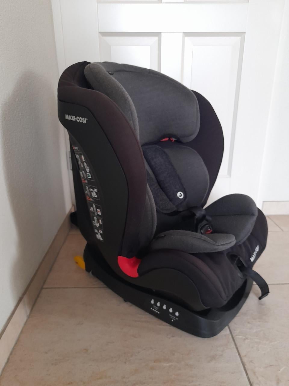 De Maxi-Cosi Titan  9 /36 kg met isofix (in goede nette staat )