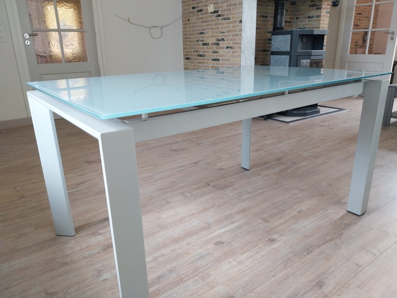 Glazen tuintafel met metalen onderstel