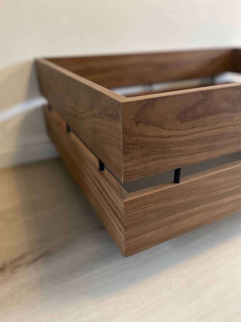 Grote hondenmand Afrormosia hout NIEUW