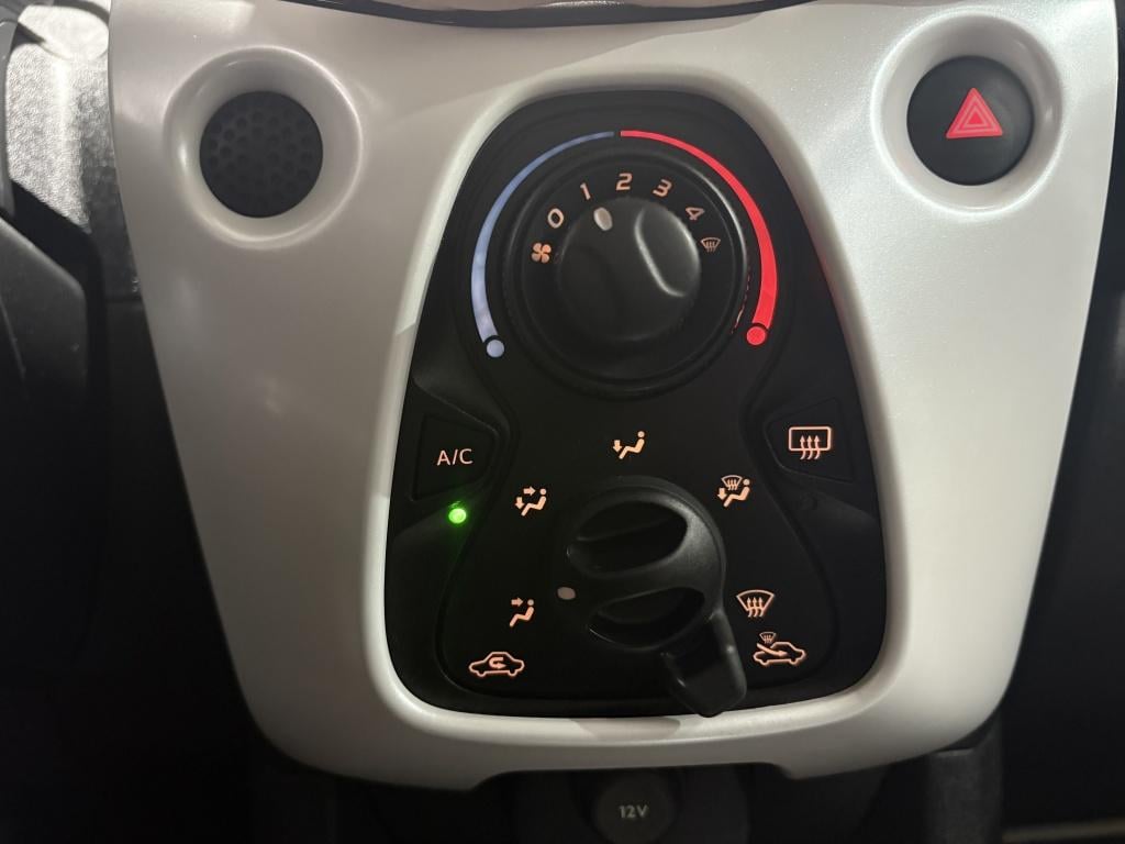 Toyota Aygo 1.0 vvt-i x-pure | lichtmetaal | airco |