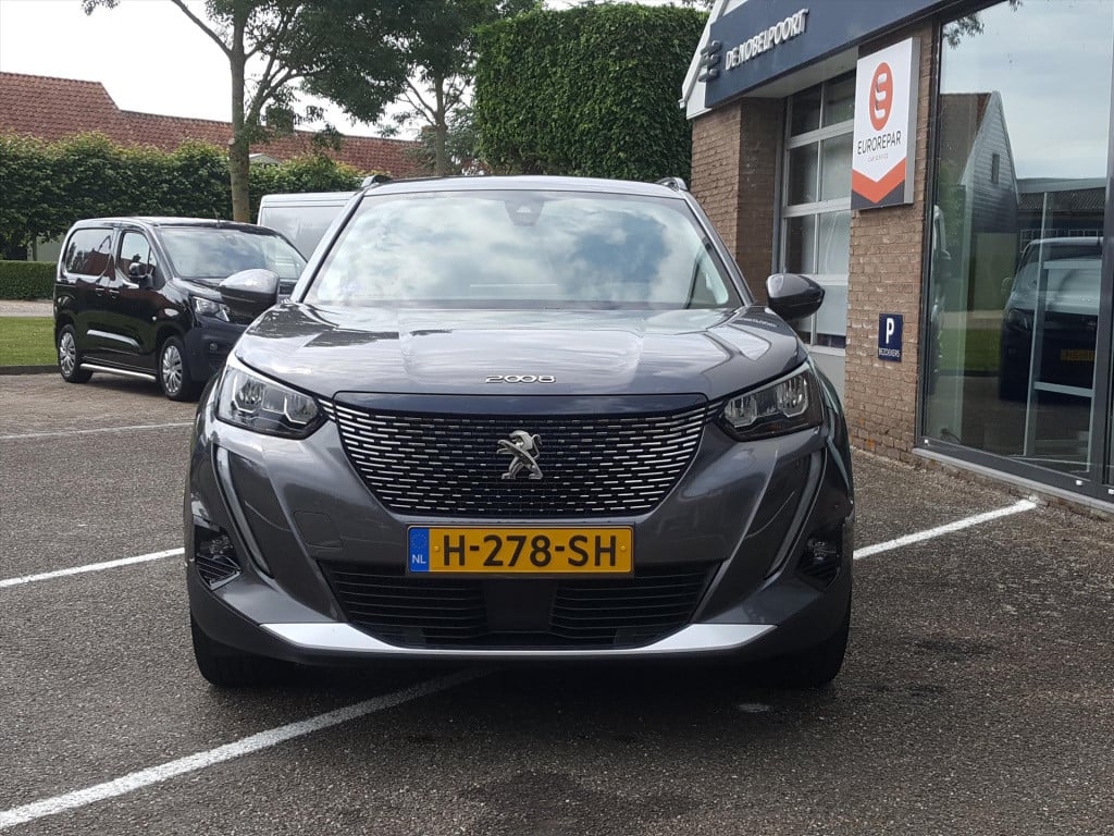 Peugeot 2008 1.2 puretech 100pk allure navigatie | trekhaak | cruise & clim