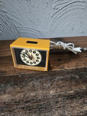 Vintage mooie oranje elektrische DesignWekker - Retro