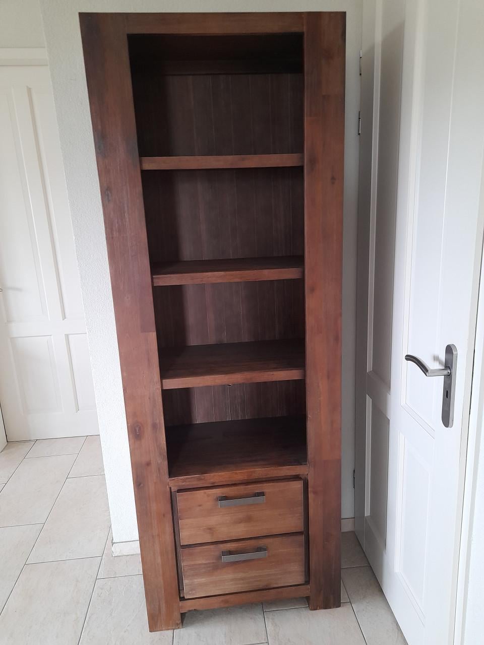 Prachtige (boeken) kast 200 x 72 x 40 (in goede nette staat )