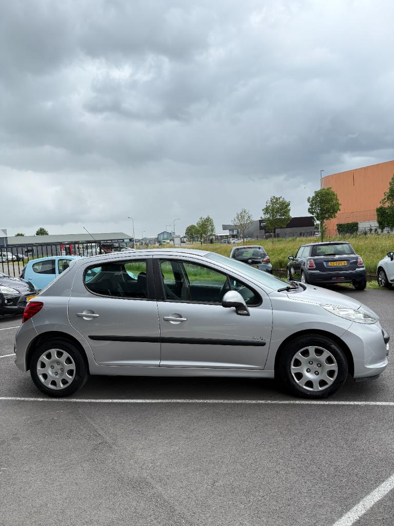 Peugeot 207 1.4 look - airco - nieuwe koppeling