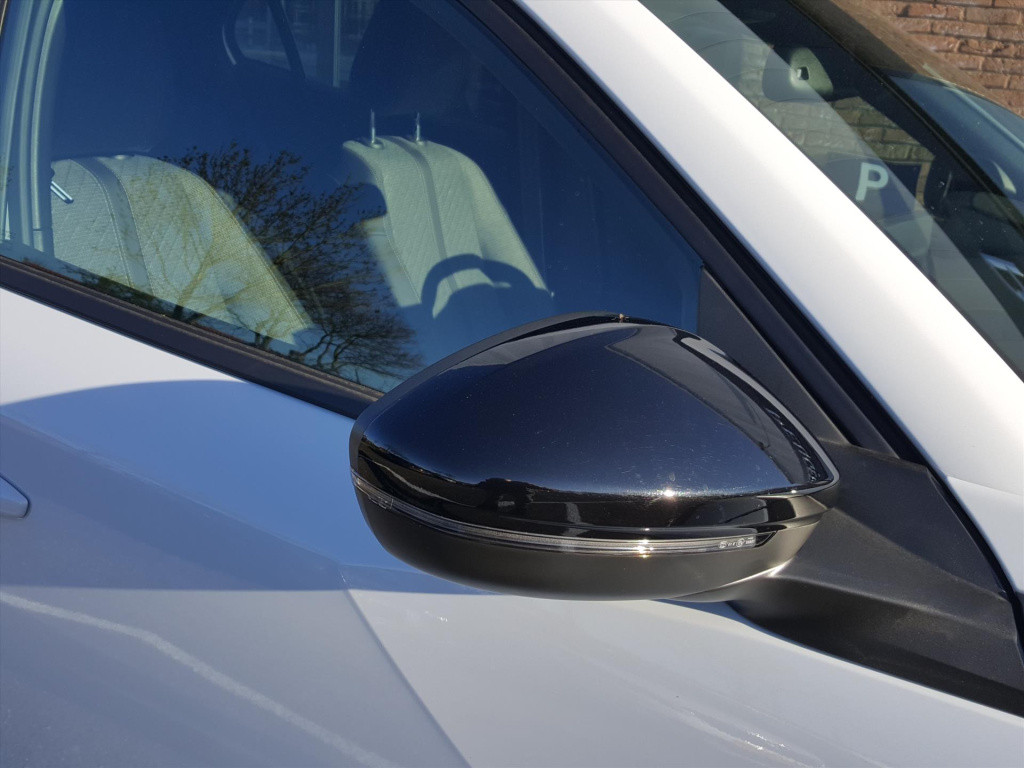 Peugeot 2008 allure 1.2 puretech 100pk navigatie | achteruitrijcamera | app