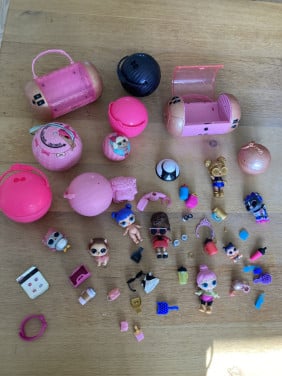 Pakket LOL Surprise met 4 popjes, 3 huisdieren en 1 baby (origineel)