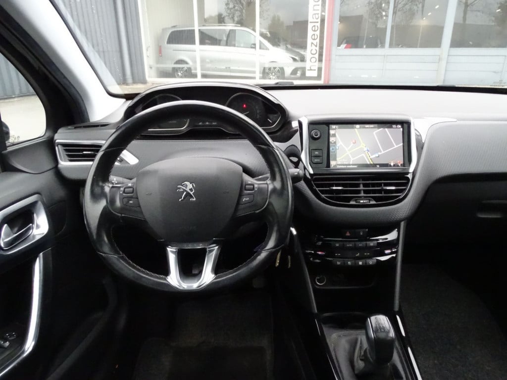 Peugeot 2008 1.2 puretech gt-line | pano | trekhaak | bluetooth | navi