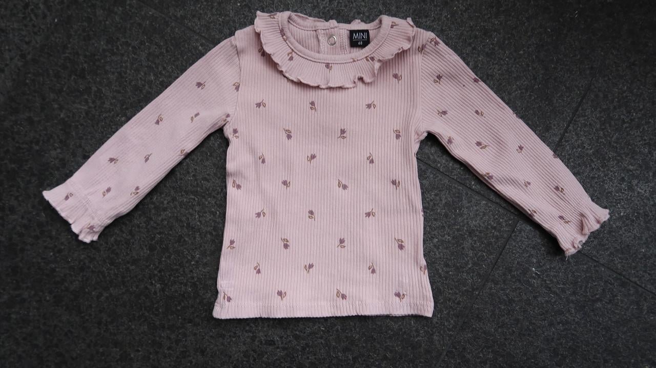 Babytruitjes, veel verschillende en alles in maatje 68 en €1,00 per stuk.