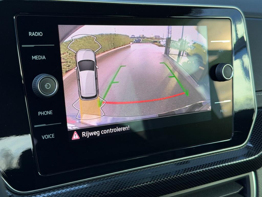 Volkswagen T-cross 1.5 tsi 150pk dsg r-line | camera | trekhaak | navi | iq