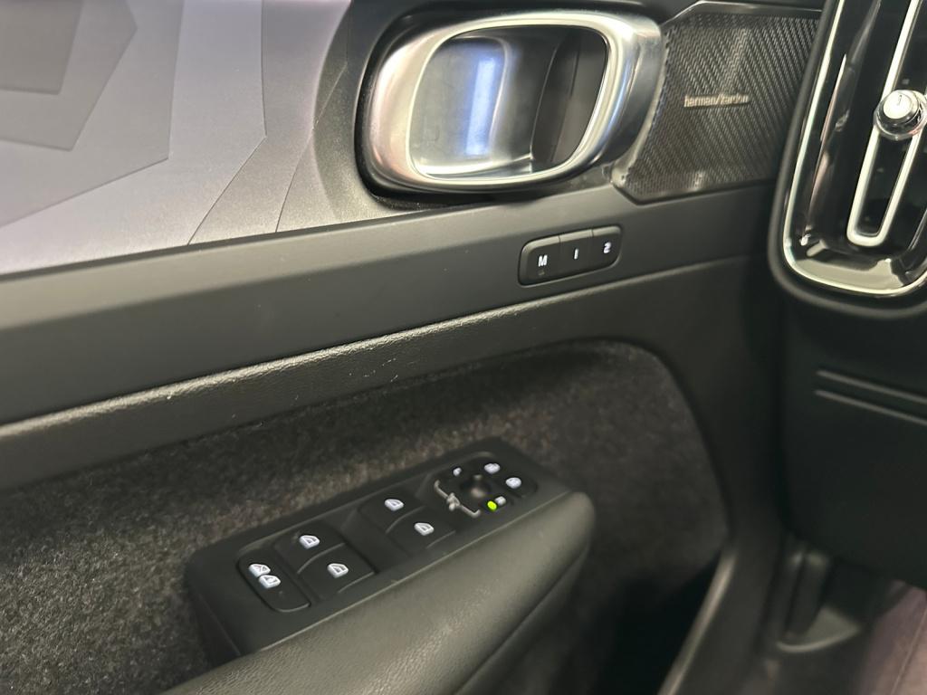 Volvo XC40 1.5 t4 plug-in hybrid ultimate dark | trekhaak | panoramadak | h