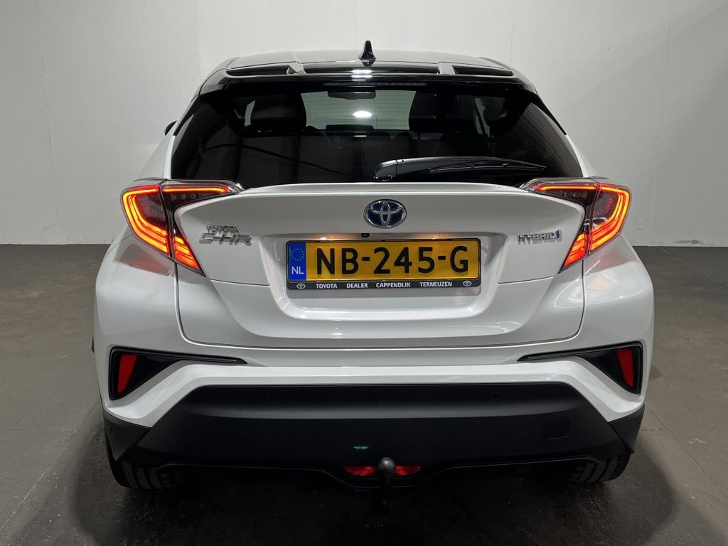 Toyota C-hr 1.8 hybrid bi-tone plus | leer | camera | trekhaak |