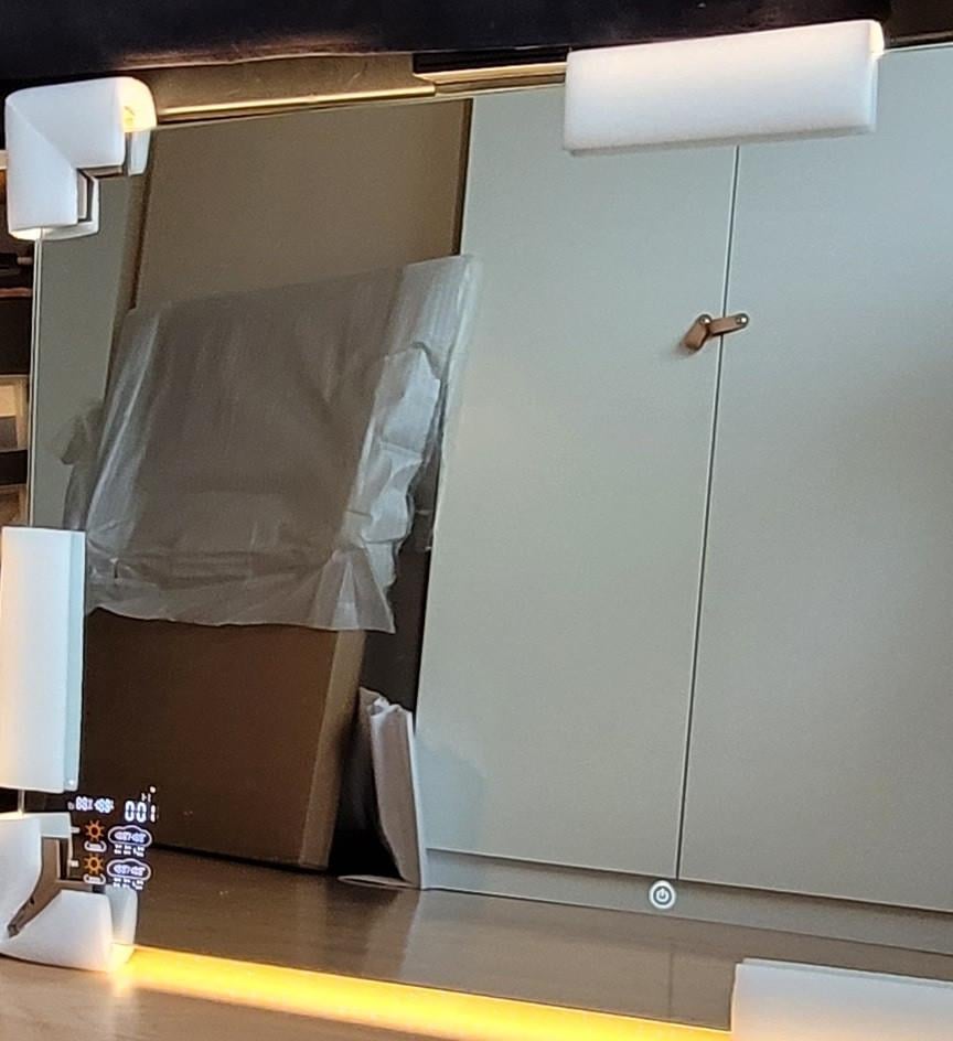 Badkamerspiegel Smart Mirror 100 x 60 met verwarming en verlichting €45