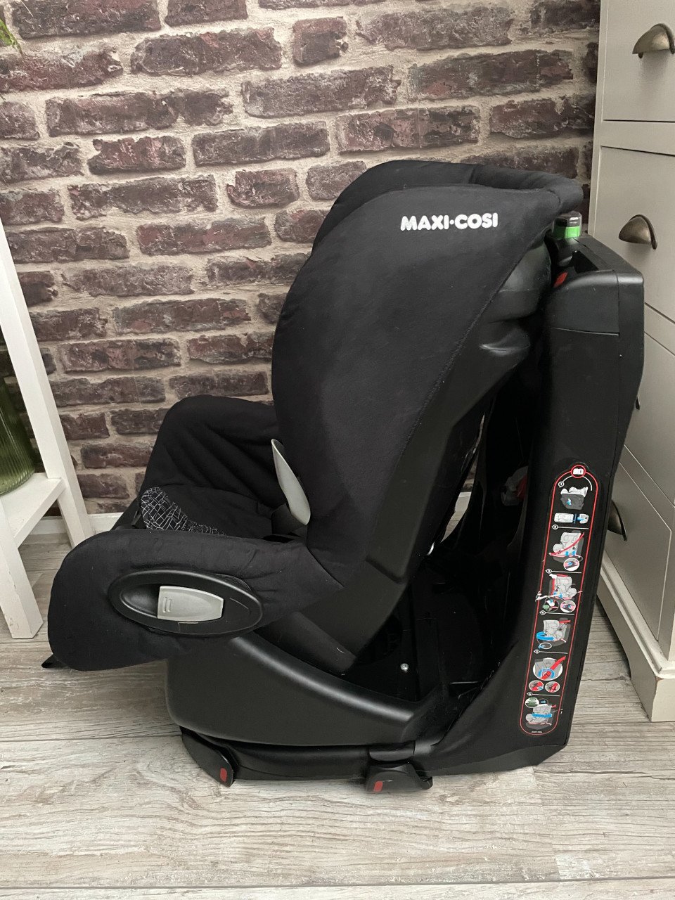 Maxi-Cosi Axiss kinderautostoeltje draait 90°