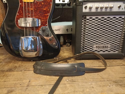 Starters set:  basgitaar en versterker