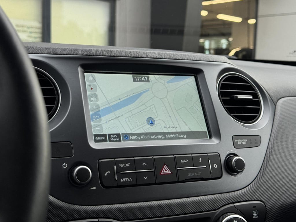 Hyundai I 10 1.0i premium | navigatie | camera | stuur- + stoelverwarming |