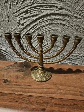 Bronzen kleine massieve joodse kandelaar, menorah 7 kaarsen