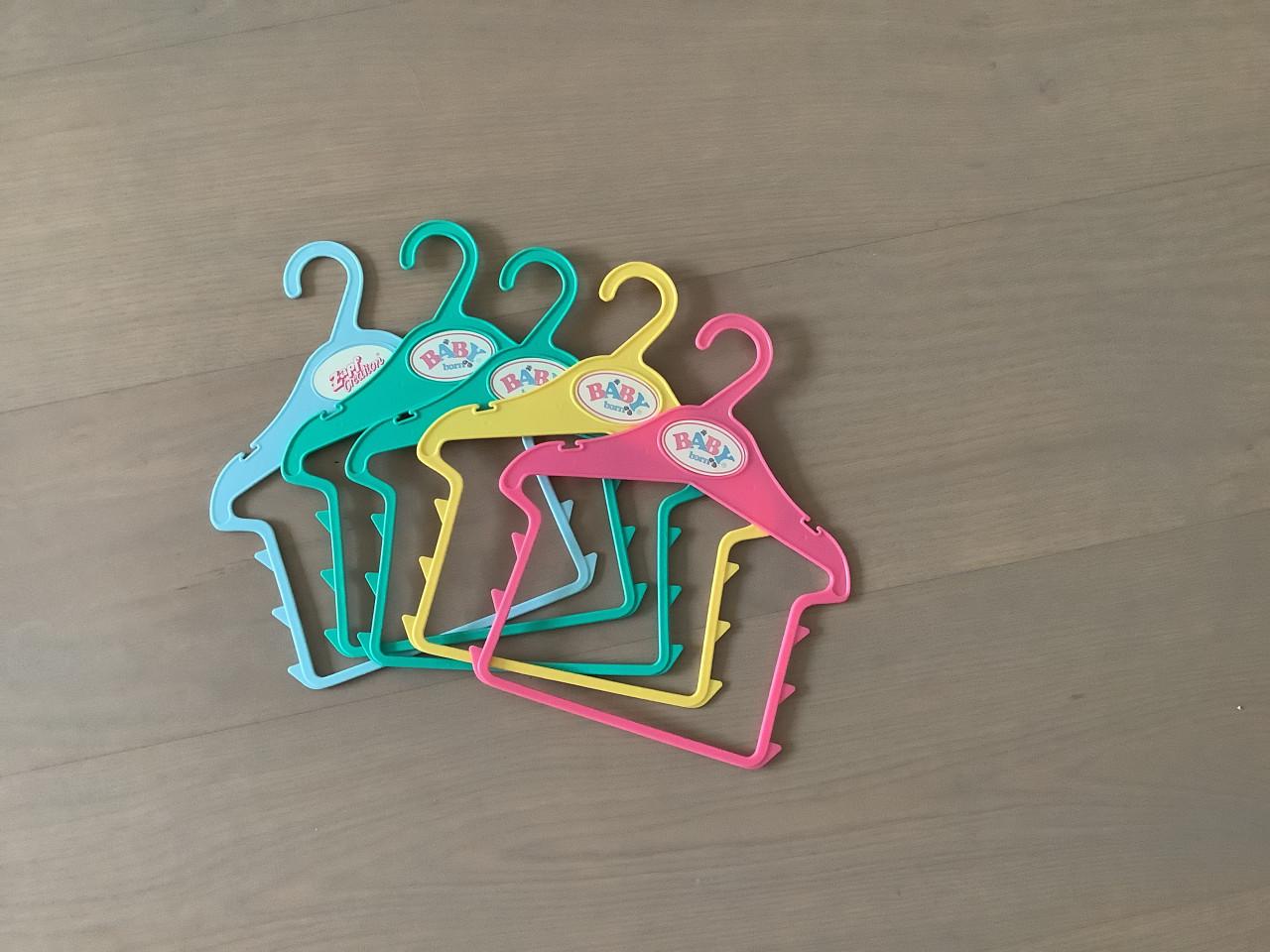BabyBorn Kledinghangers 5 stuks €6