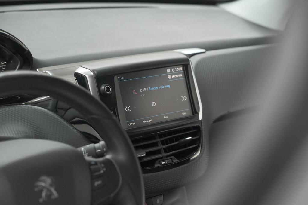 Peugeot 208 puretech 82 signature | parkeersensoren | apple carplay | navig