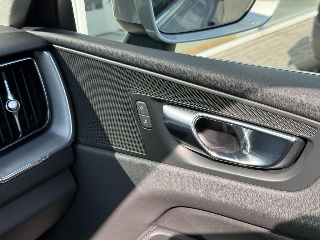 Volvo XC60 t6 398pk recharge inscription| pano| leder| camera|keyless awd v