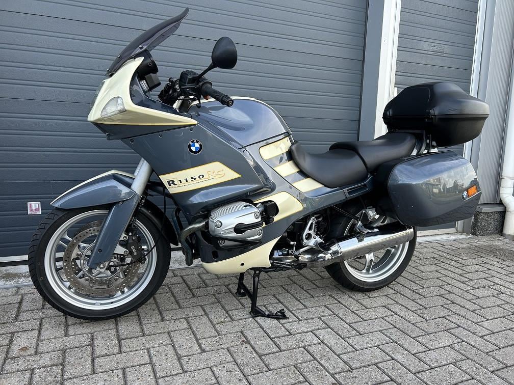 Puntgave BMW R1150RS uit 2003 met slechts 50dkm, kofferset etc, €2250,-