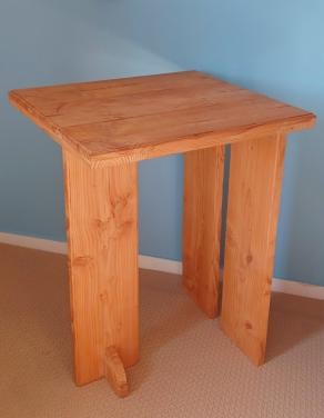 Douglas tuintafel/side-table