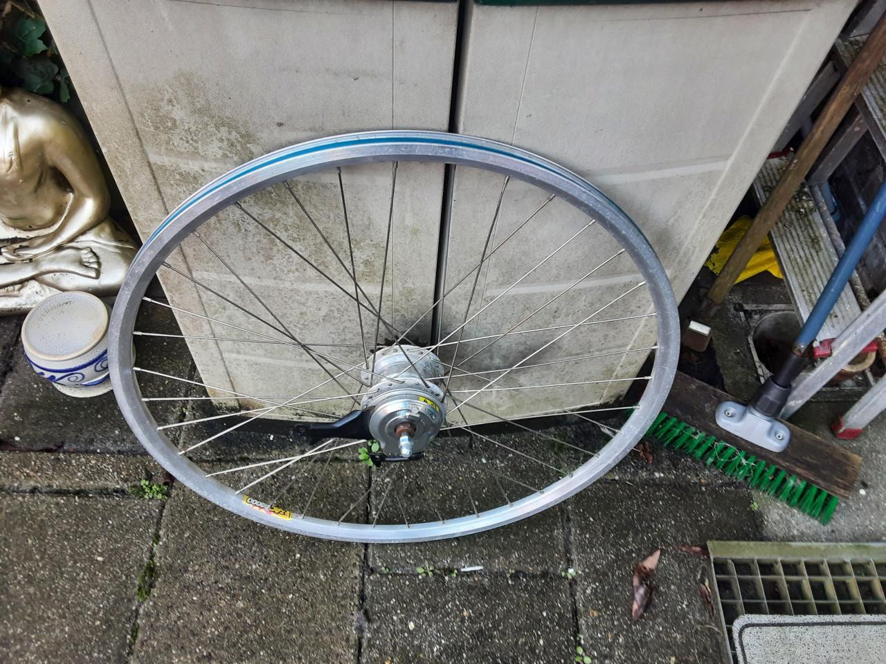 28 inch shimano nexus achterwiel, 7 speed,rollerbrake rem