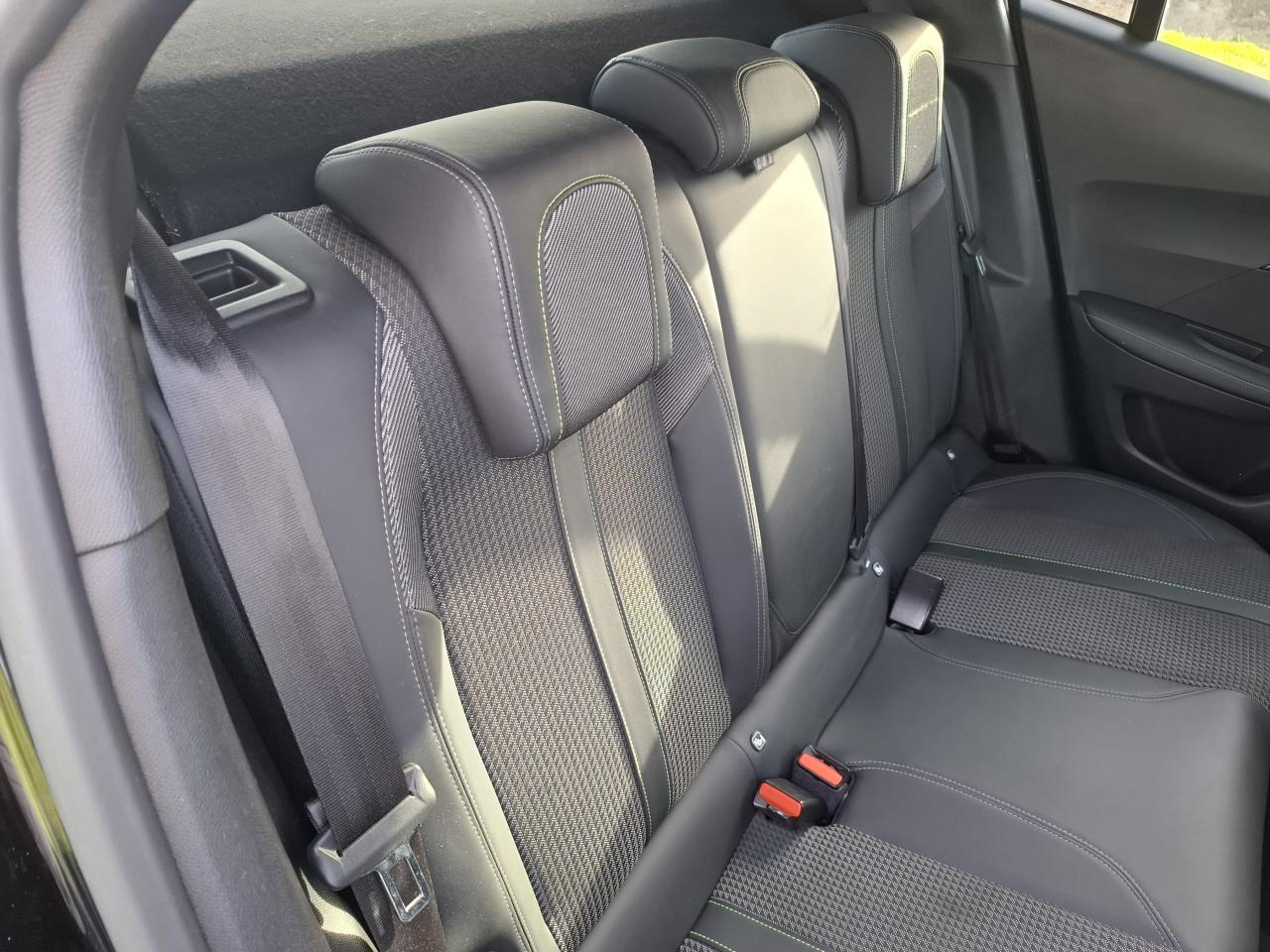 Zwarte Peugeot 2008 GT automaat/ 3D cockpit