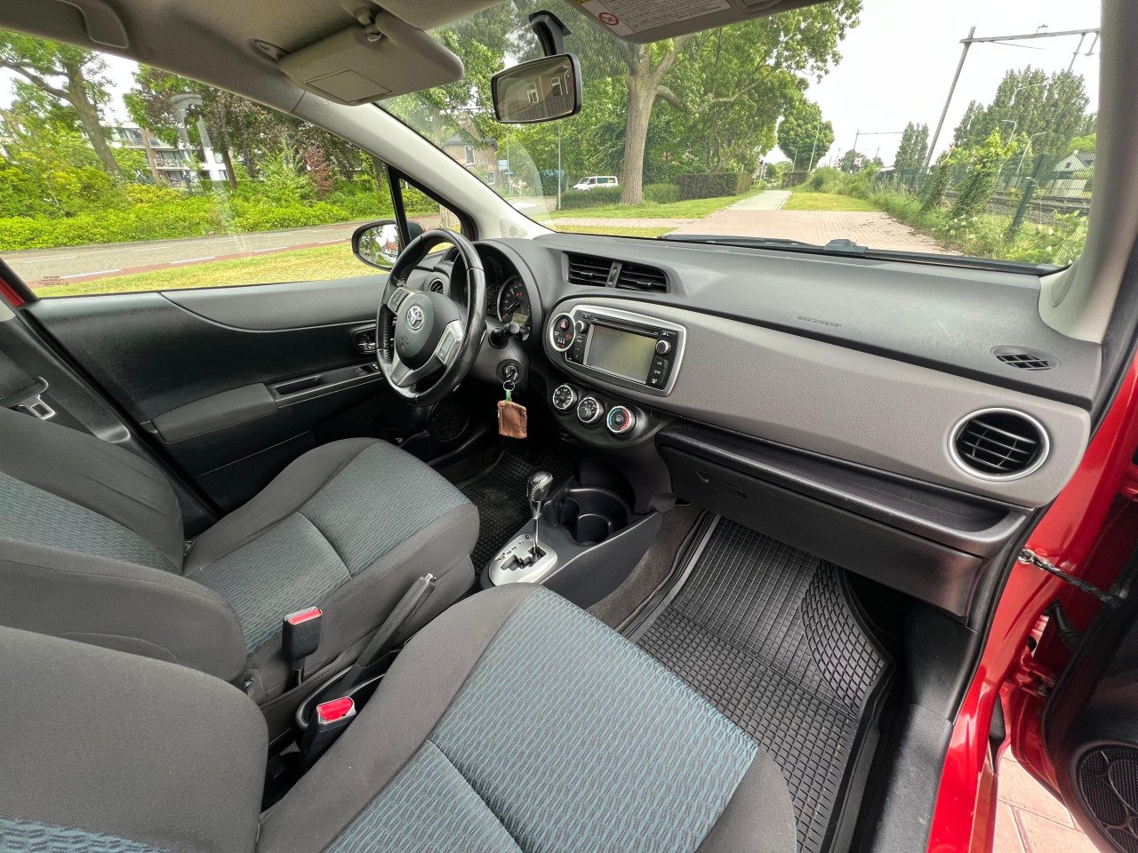 Toyota Yaris 1.3 VVT- i Aspiration | 5- Deurs | Automaat!  | Navi + Camera