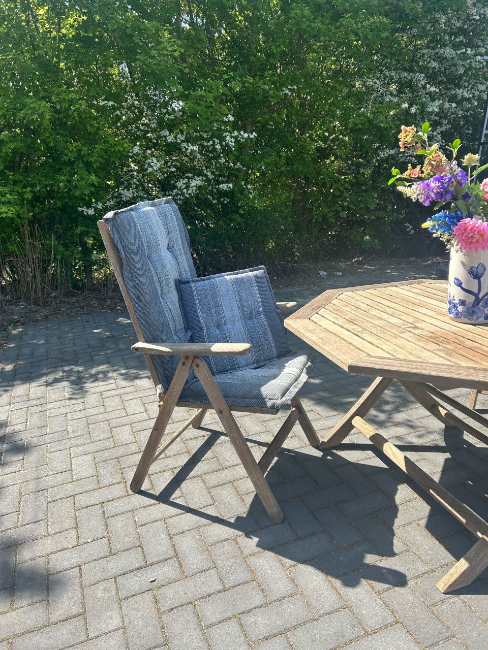 Te koop:Teakhouten tuinset een8 hoekige tafel + 2 verstelbare relaxstoelen
