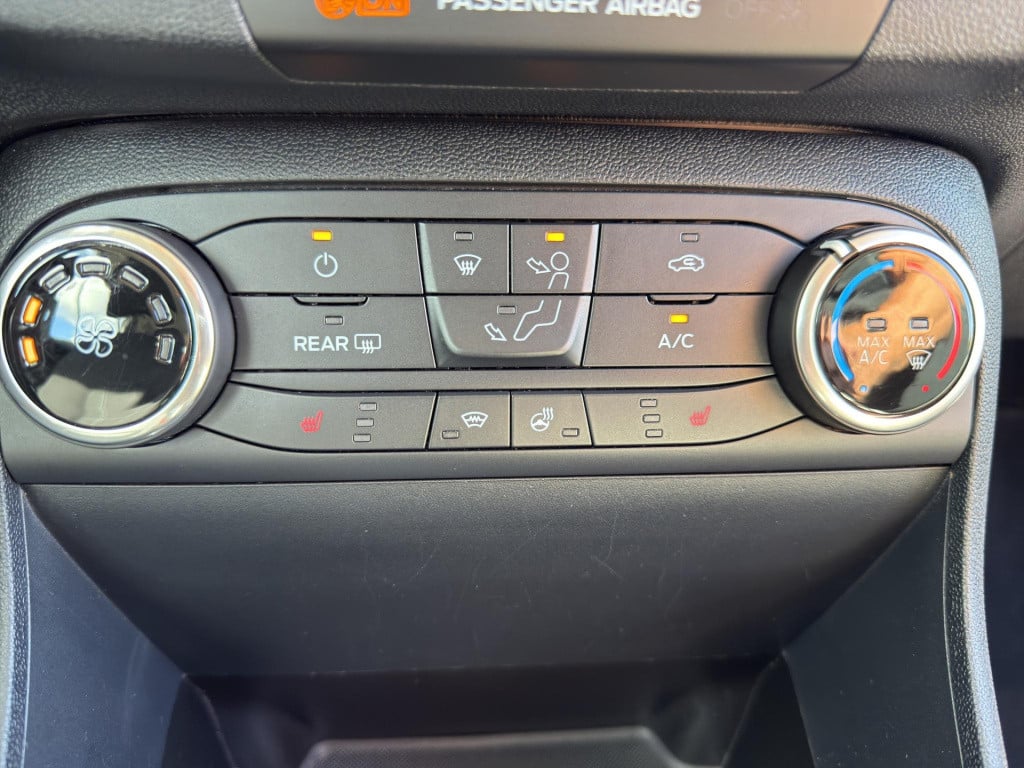 Ford Fiesta 1.1 trend 5drs airco | 75pk |stuur en stoelverwarming | apple /