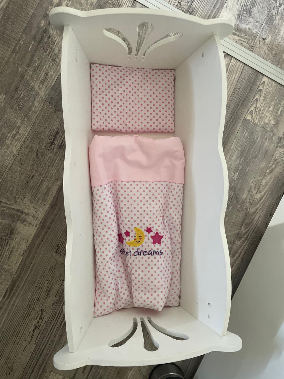 Houten poppenwiegje