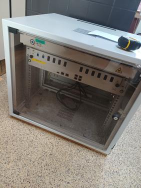 Te koop: serverkast