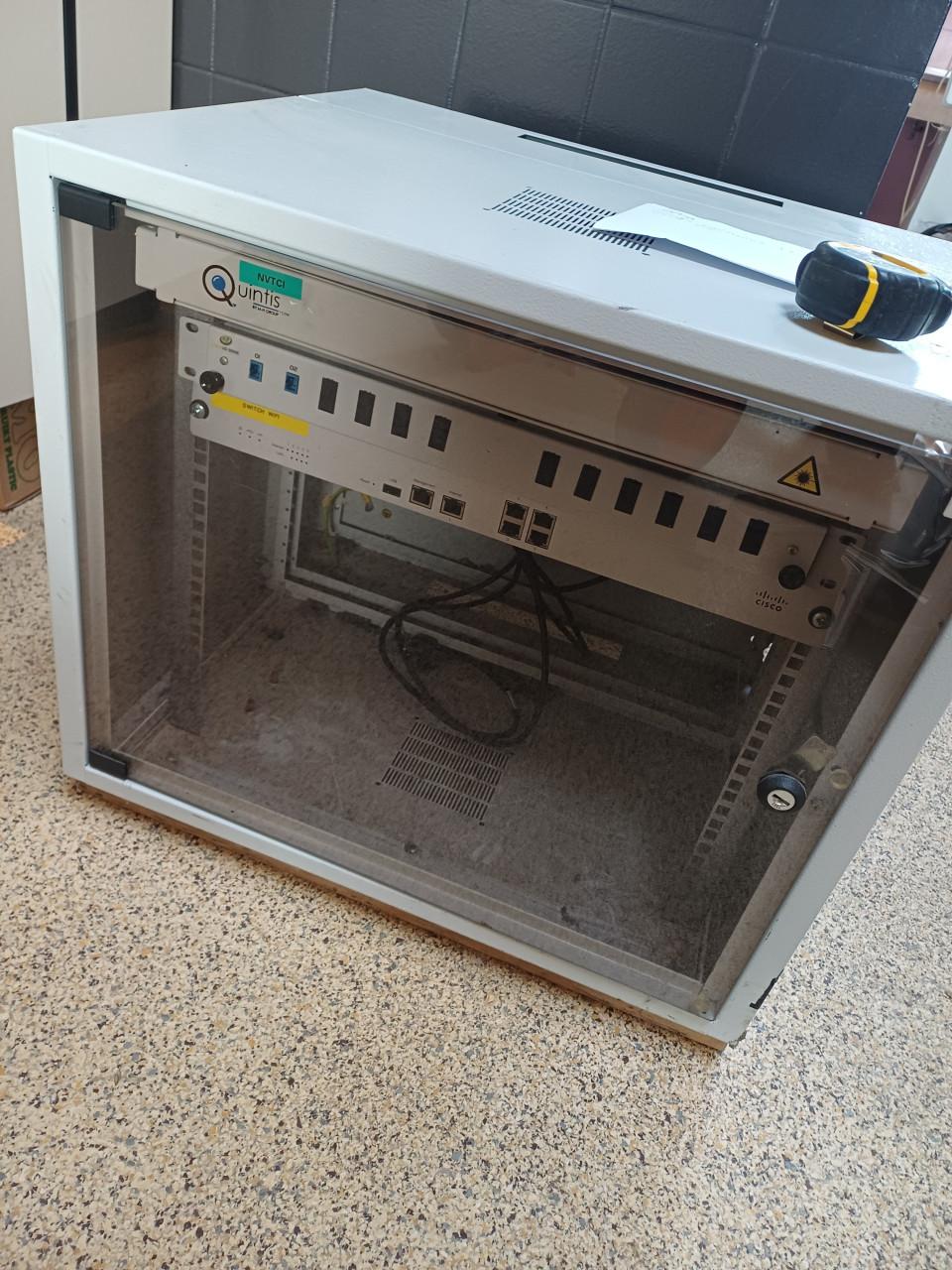 Te koop: serverkast