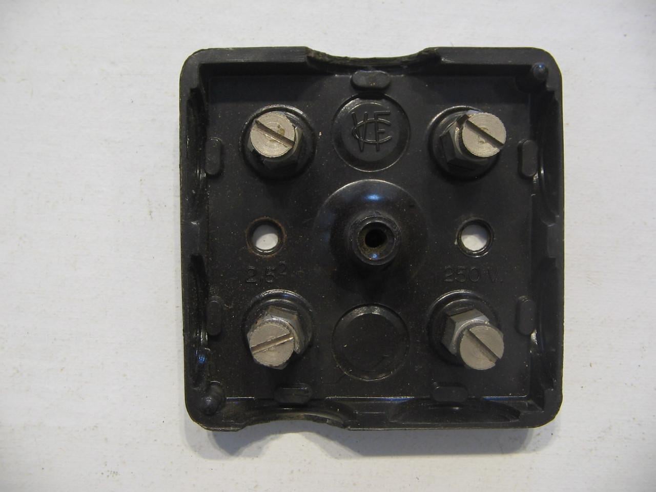 Bakeliete zwakstroom lasdozen.