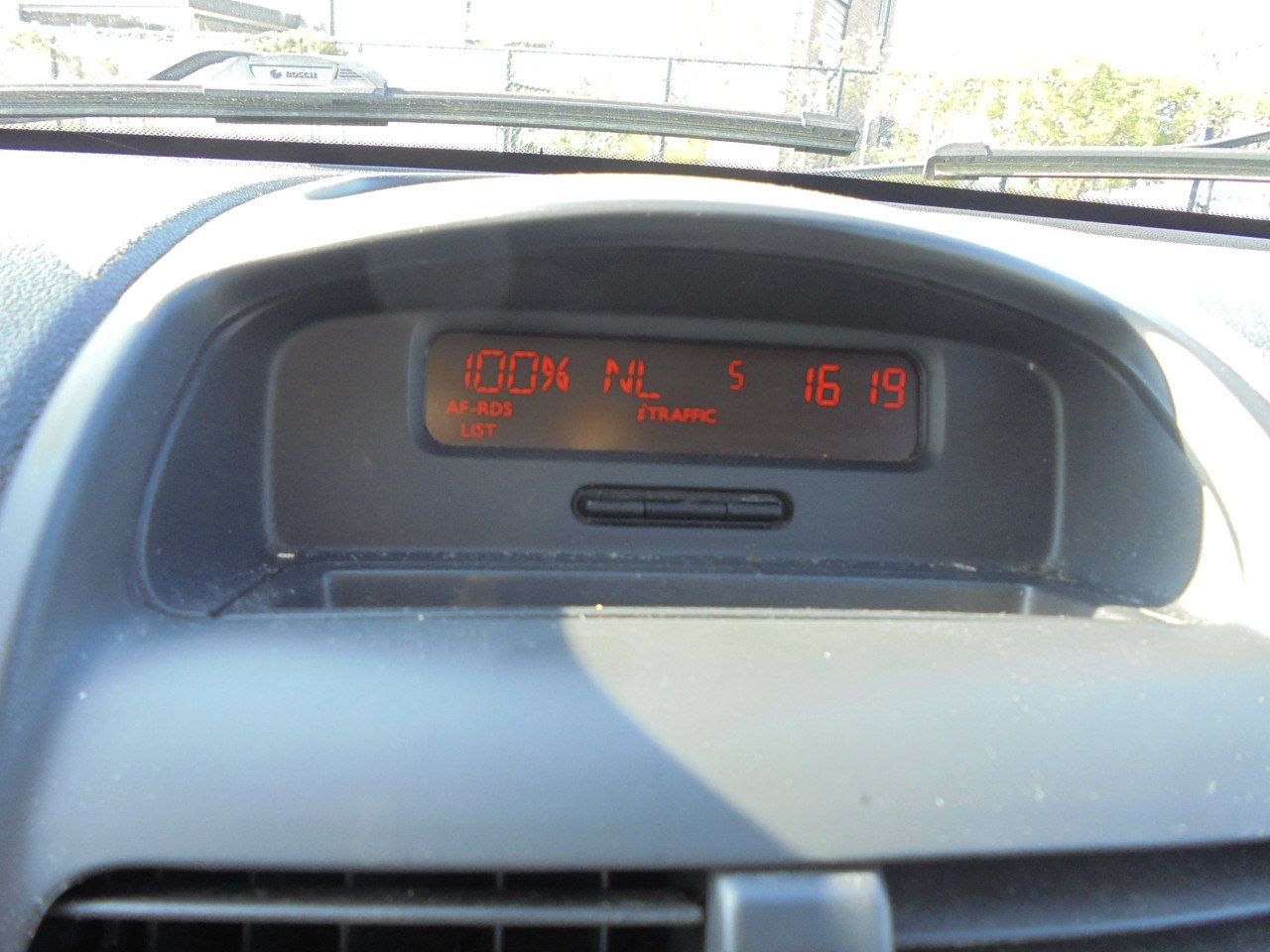 Clio 1.2-16V Zwart Metallic apk januari 2026 met N.A.P Airco ijskoud € 1850