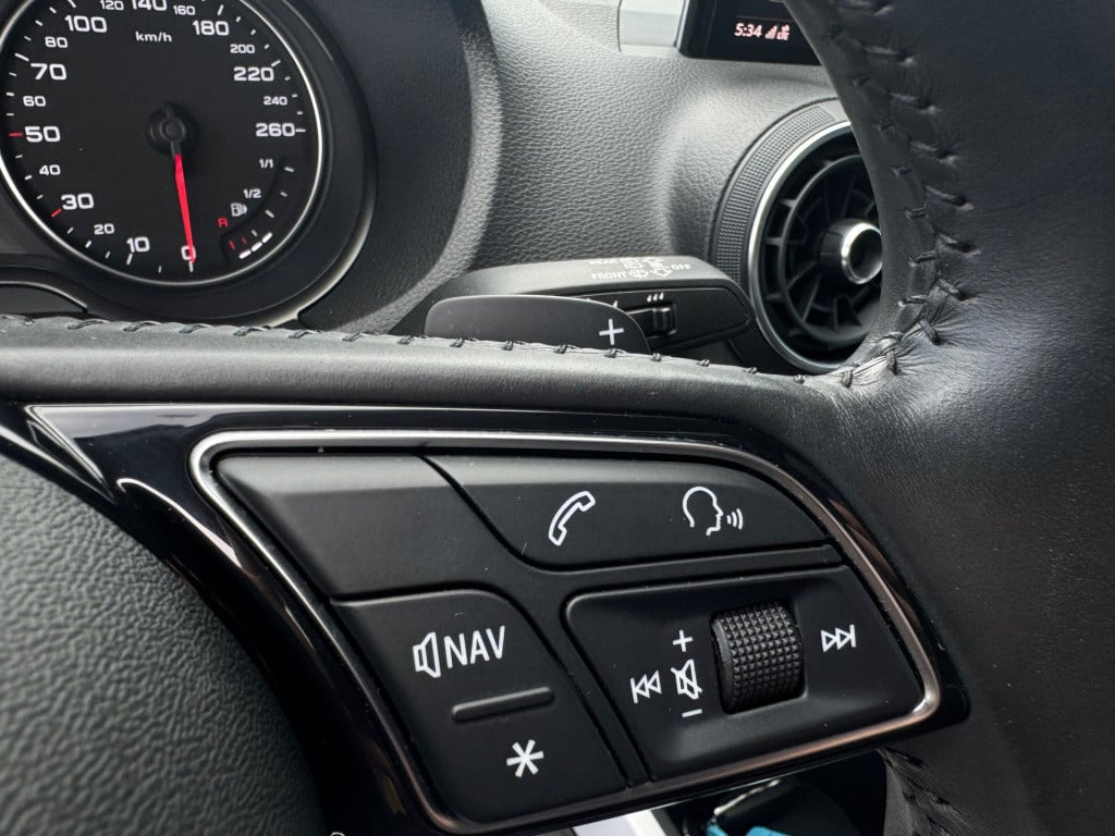 Audi Q2 35 tfsi s edition * panoramadak * camera * keyless