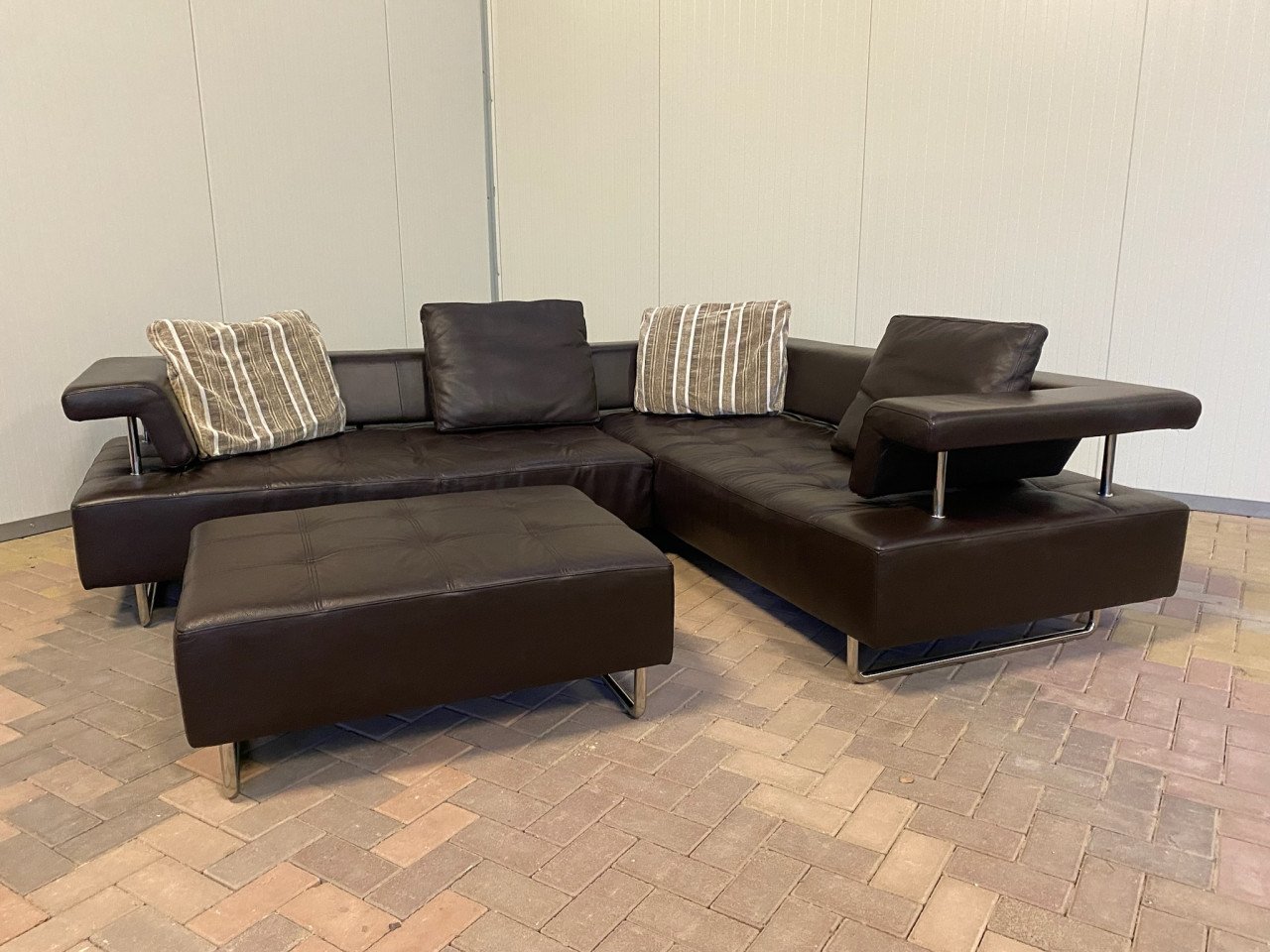 GRATIS LEVERING HEEL NL Montel Bruin Leer Hoekbank met Poef