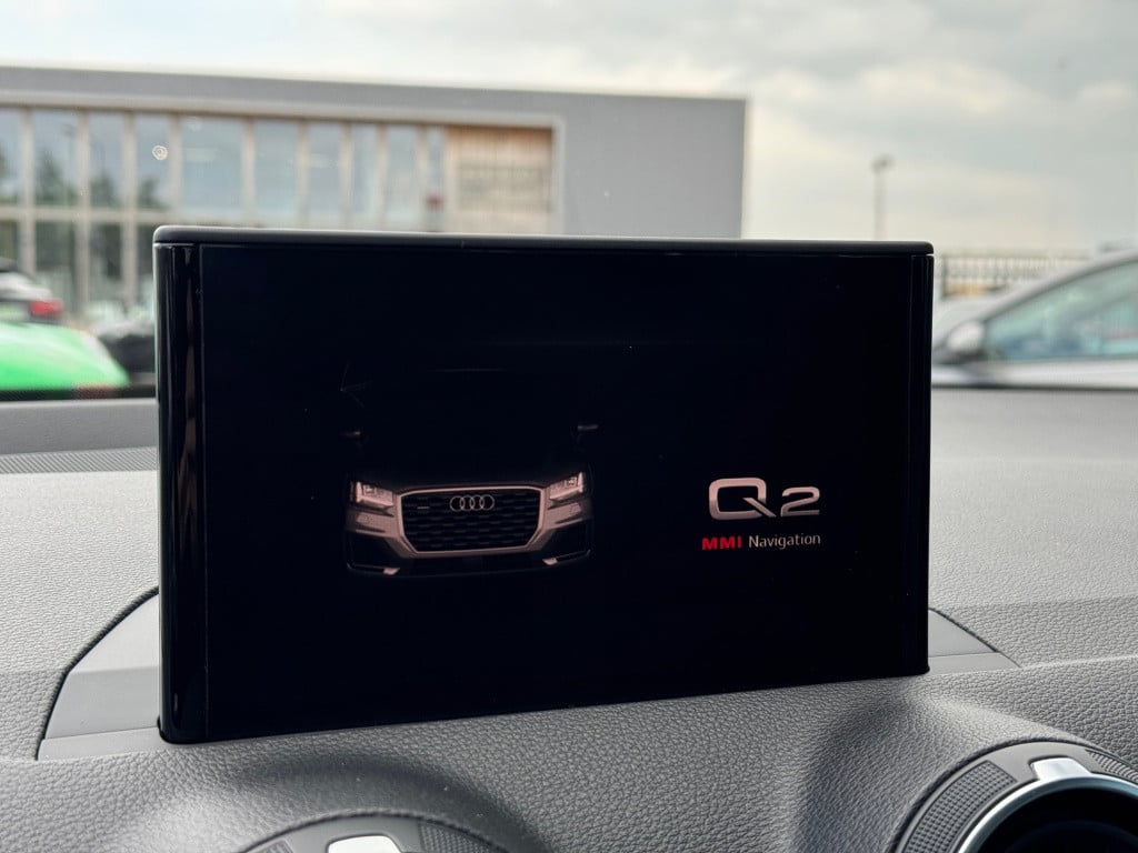 Audi Q2 35 tfsi s edition * panoramadak * camera * keyless