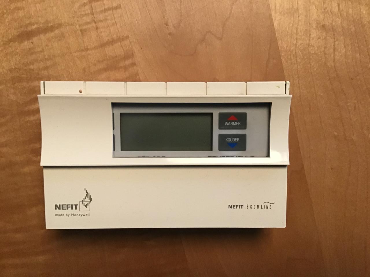 Nefit ModuLine III programmeerbare klokthermostaat.